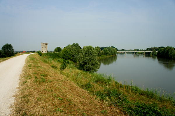 itinerario cicloturistico Adige Canalbianco Po, Boara Pisani, Lusia, Lendinara, Fratta Polesine, Arquà Polesine, Rovigo