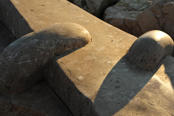 Scogliera Viva, sculture nella massicciata lungomare di Caorle