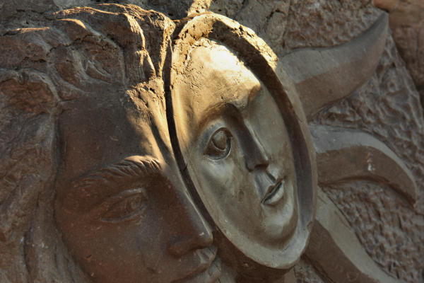 Scogliera Viva, sculture nella massicciata lungomare di Caorle