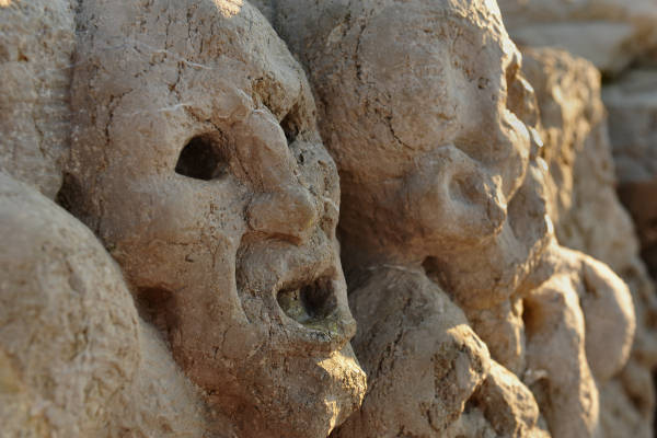 Scogliera Viva, sculture nella massicciata lungomare di Caorle