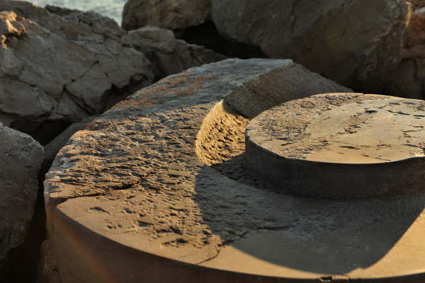 Scogliera Viva, sculture nella massicciata lungomare di Caorle