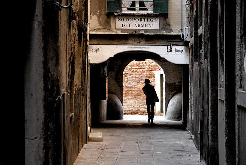 Venezia, calle e sotoportego dei Armeni