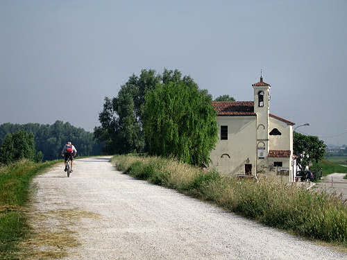 Verona, cicloturismo negli argini del fiume Adige